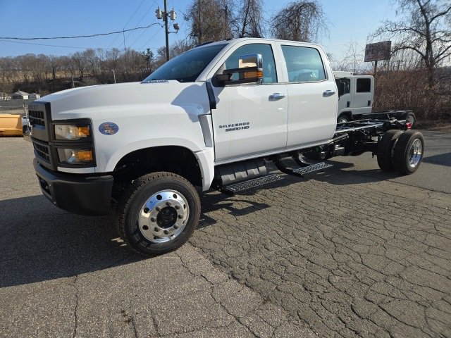 2024 Chevrolet Silverado 5500HD 4500HD Work Truck photo 2