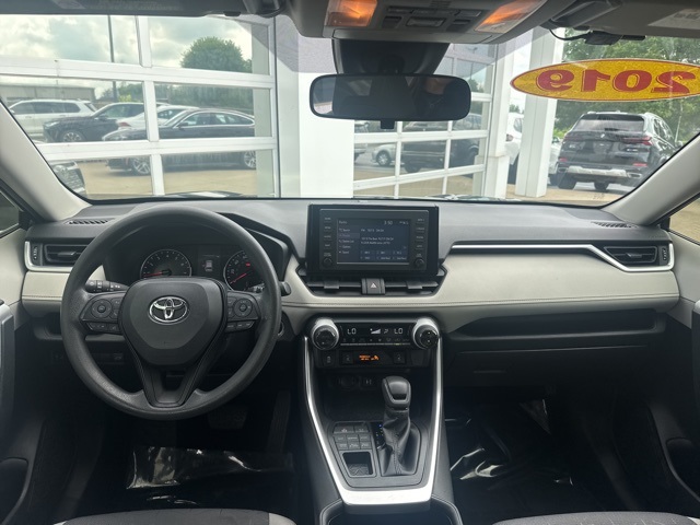 2019 Toyota RAV4 XLE photo 8