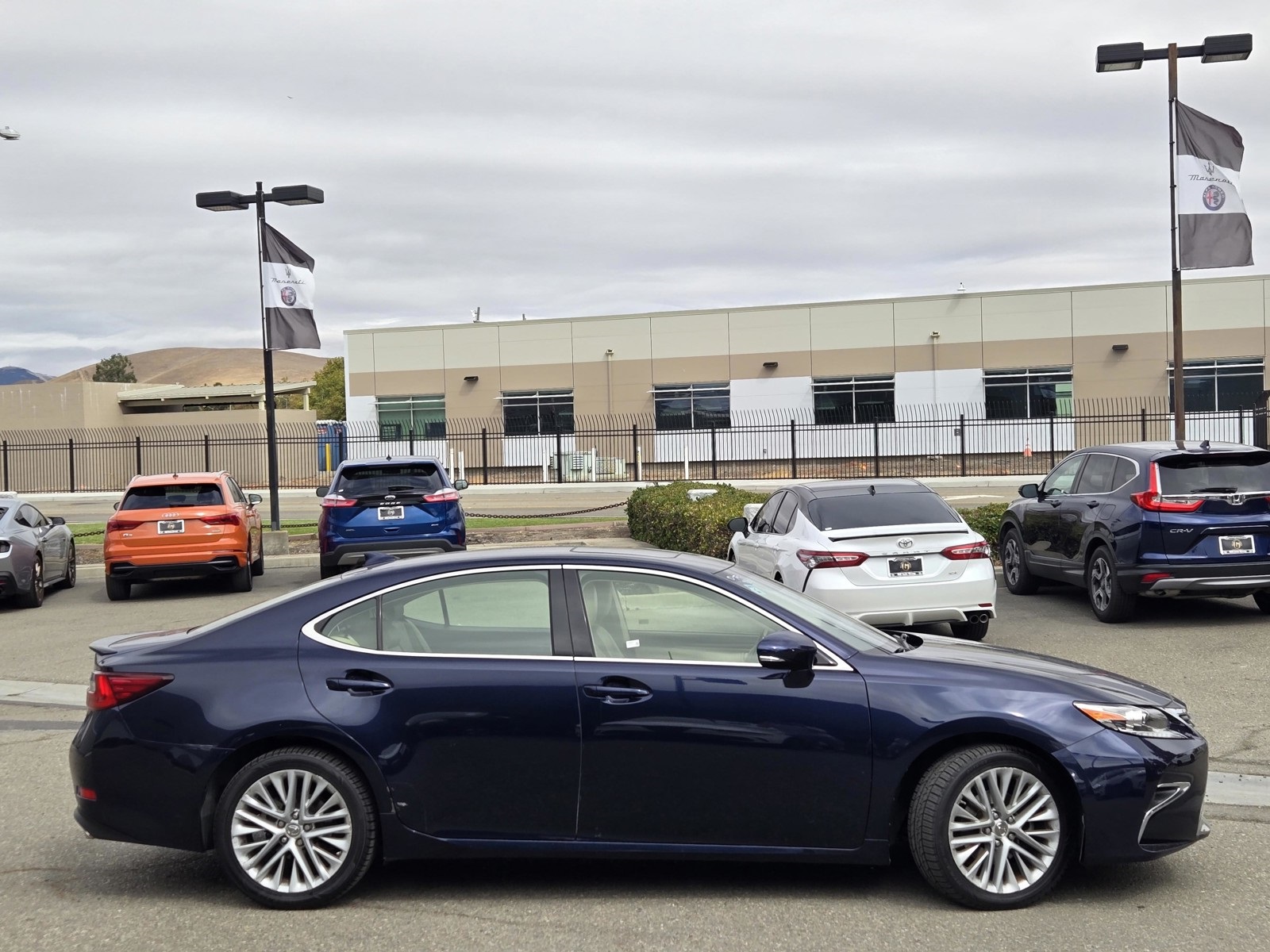 2016 Lexus ES 350 photo 3