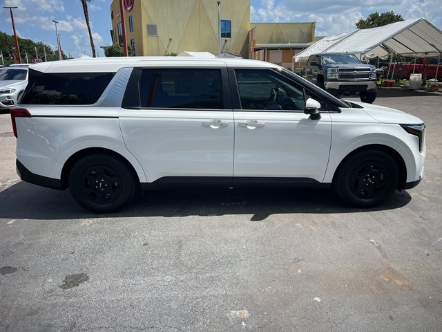 2026 Kia Carnival LX photo 4