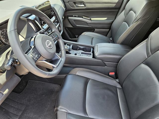 2024 Nissan Pathfinder SL photo 9