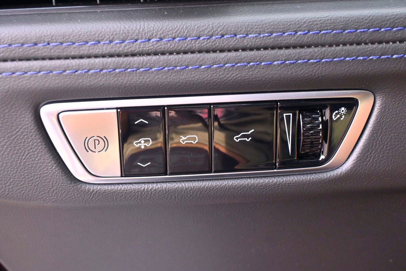 2025 Cadillac Escalade IQ Sport photo 11