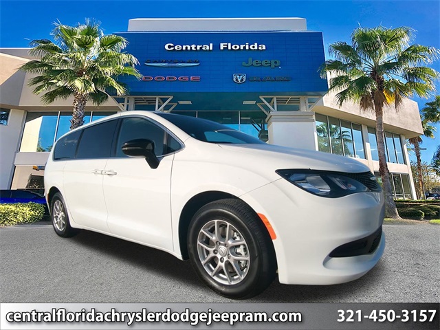 2026 Chrysler Voyager LX's photo