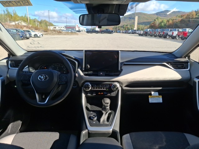 2025 Toyota RAV4 Hybrid XLE photo 8