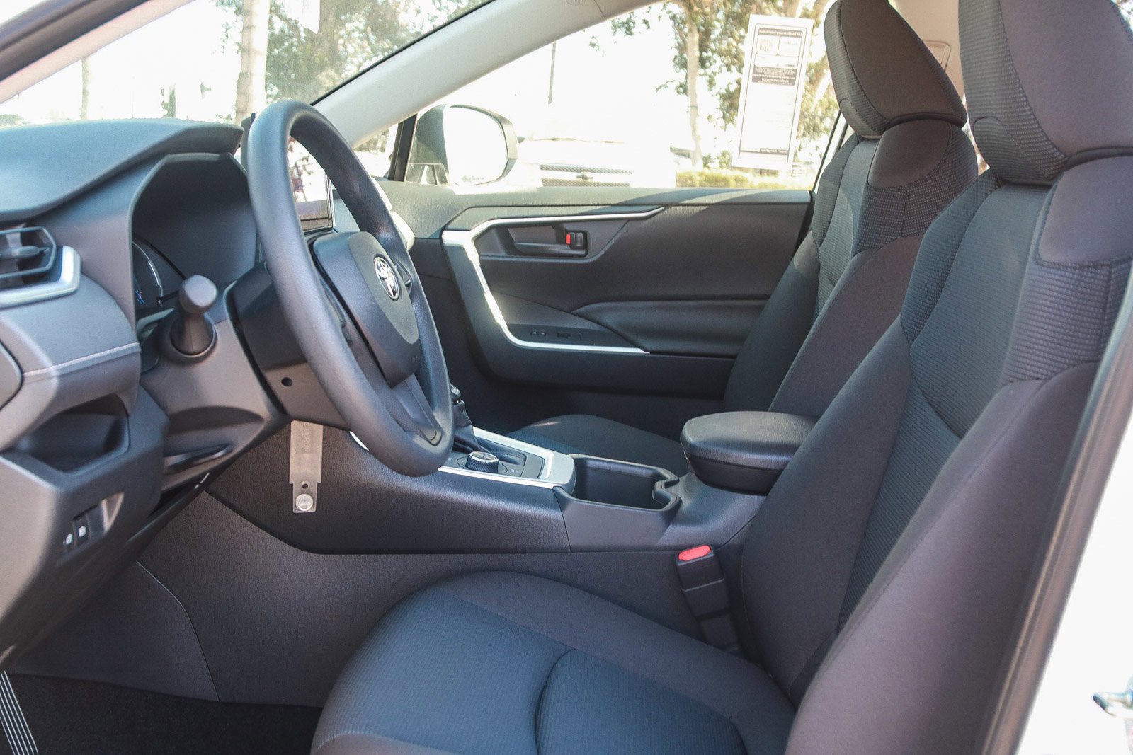 2025 Toyota RAV4 Hybrid LE photo 17