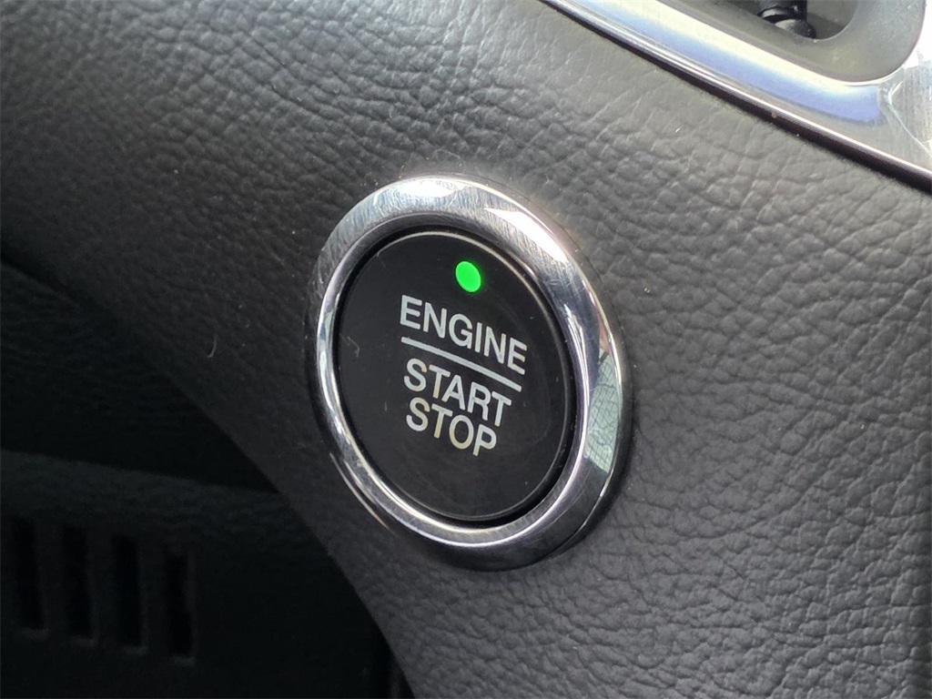 2020 Ford Edge Titanium photo 26