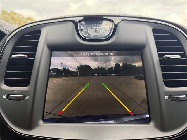 2018 Chrysler 300 photo 17