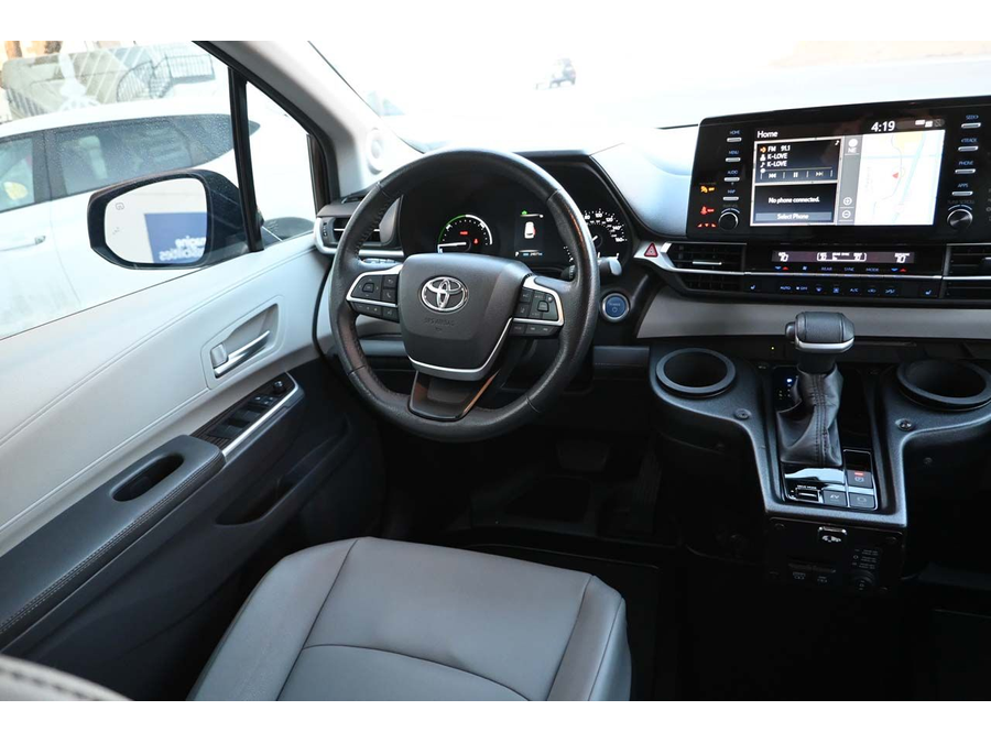 2022 Toyota Sienna XLE photo 21