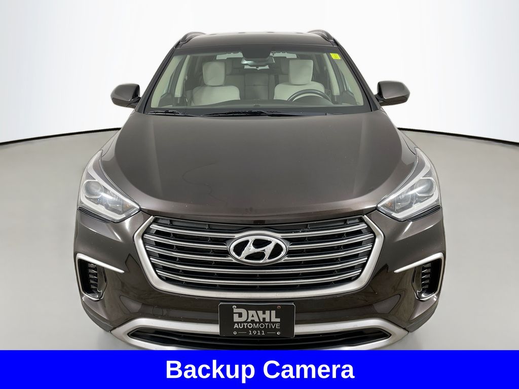 2017 Hyundai Santa Fe SE photo 2