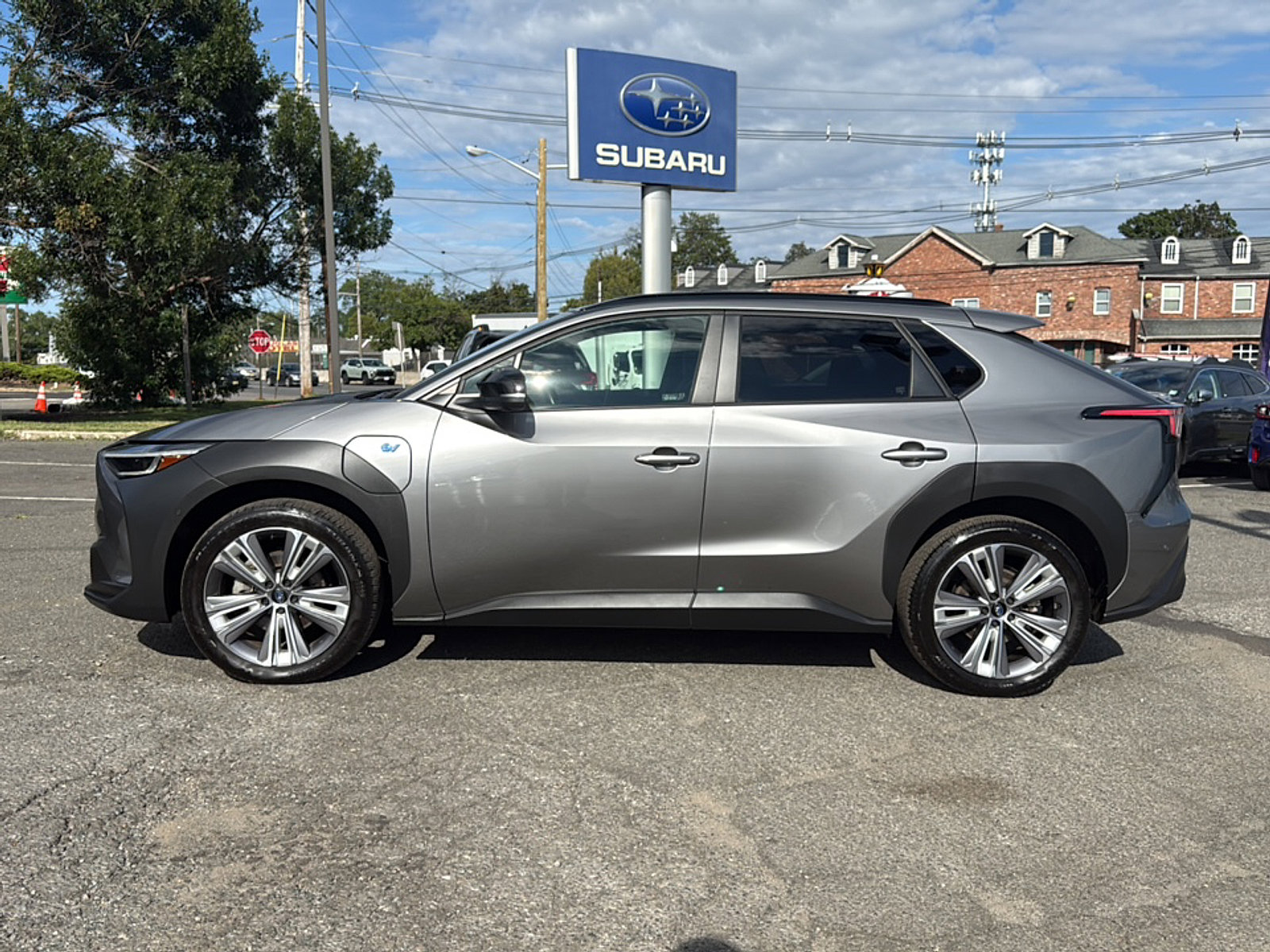 2023 Subaru Solterra Limited photo 4