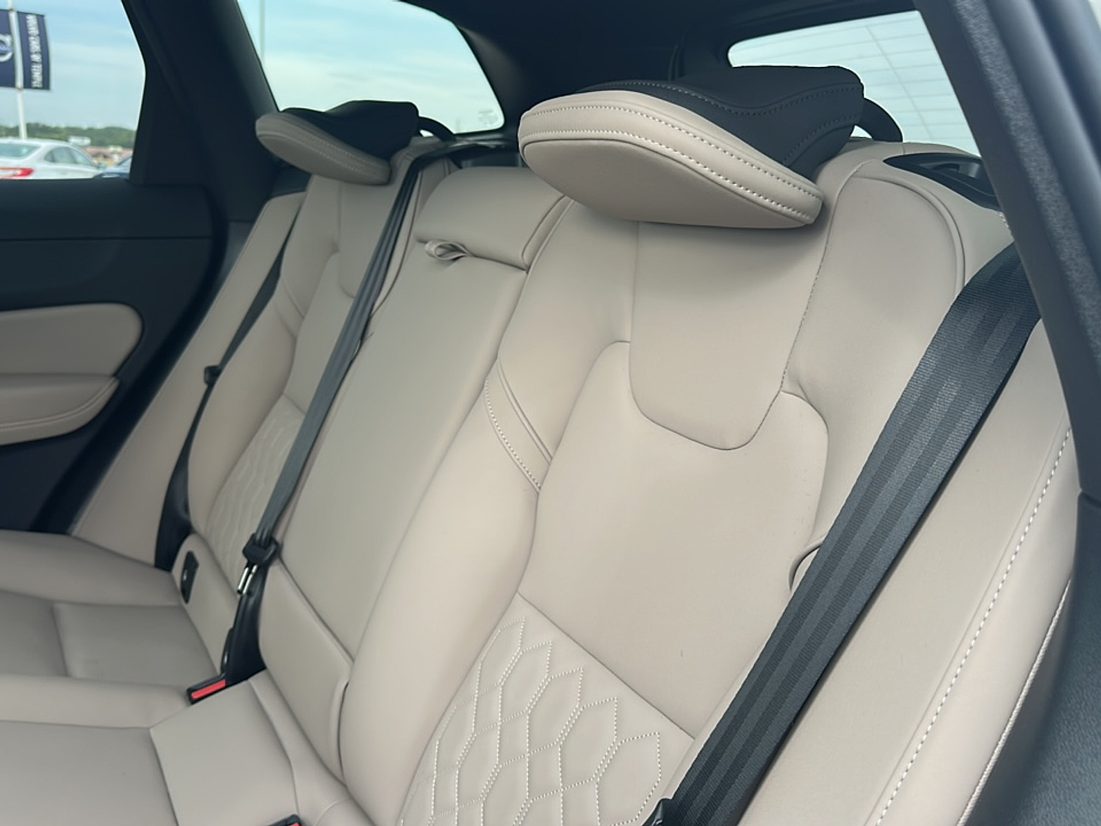 2026 Volvo XC60 B5 Plus photo 7