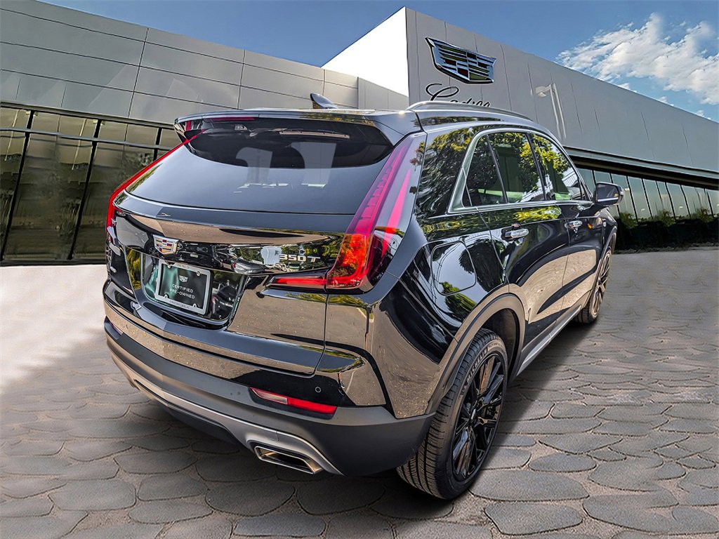 2022 Cadillac XT4 Premium Luxury photo 2