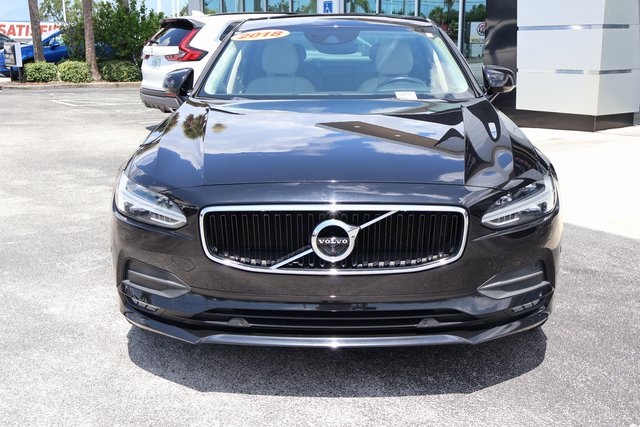 2018 Volvo S90 T5 Momentum photo 3