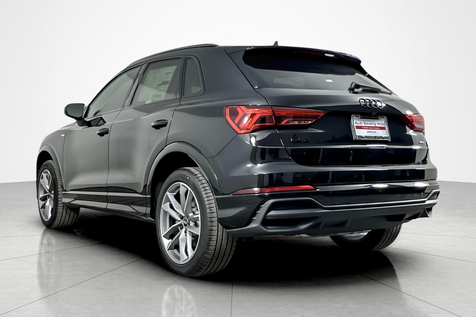 2025 Audi Q3 S line Premium Plus 45 TFSI photo 4