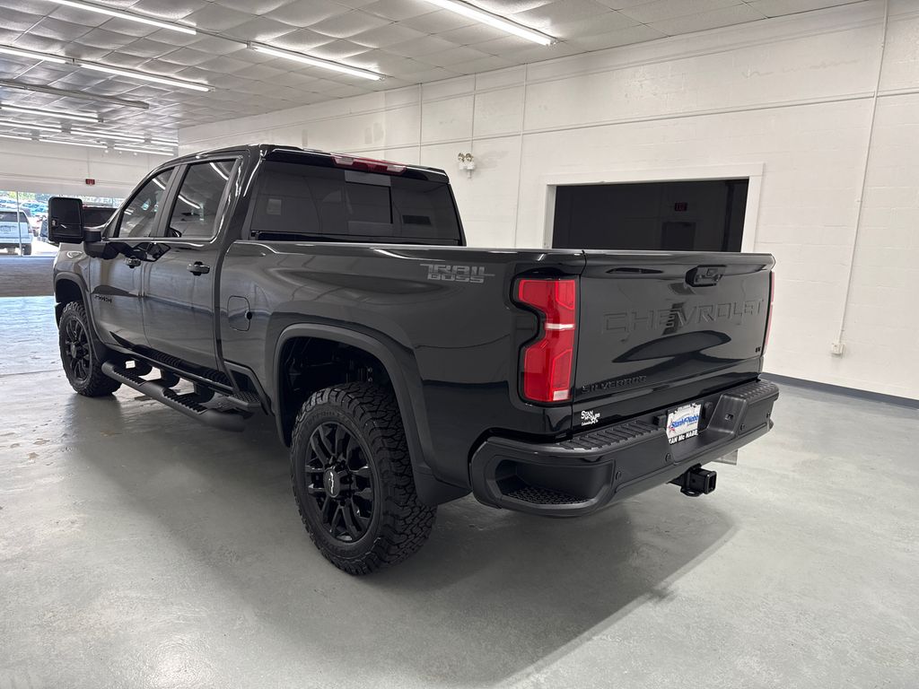 2025 Chevrolet Silverado 2500HD LT photo 4