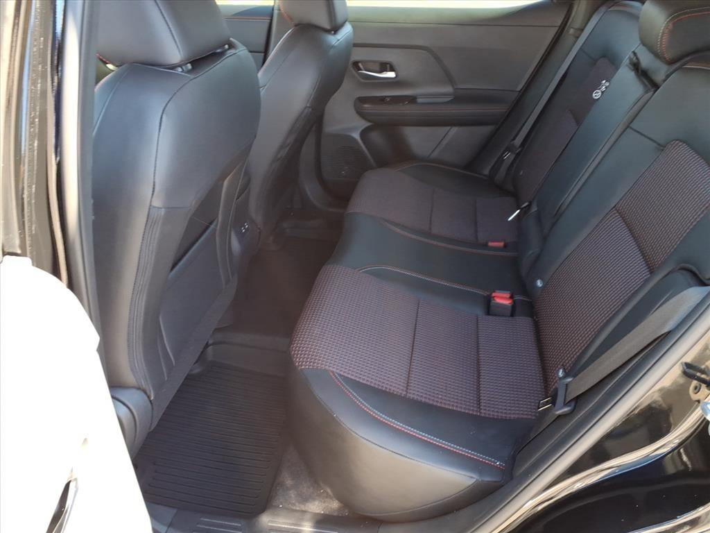 2025 Nissan Kicks SR photo 4