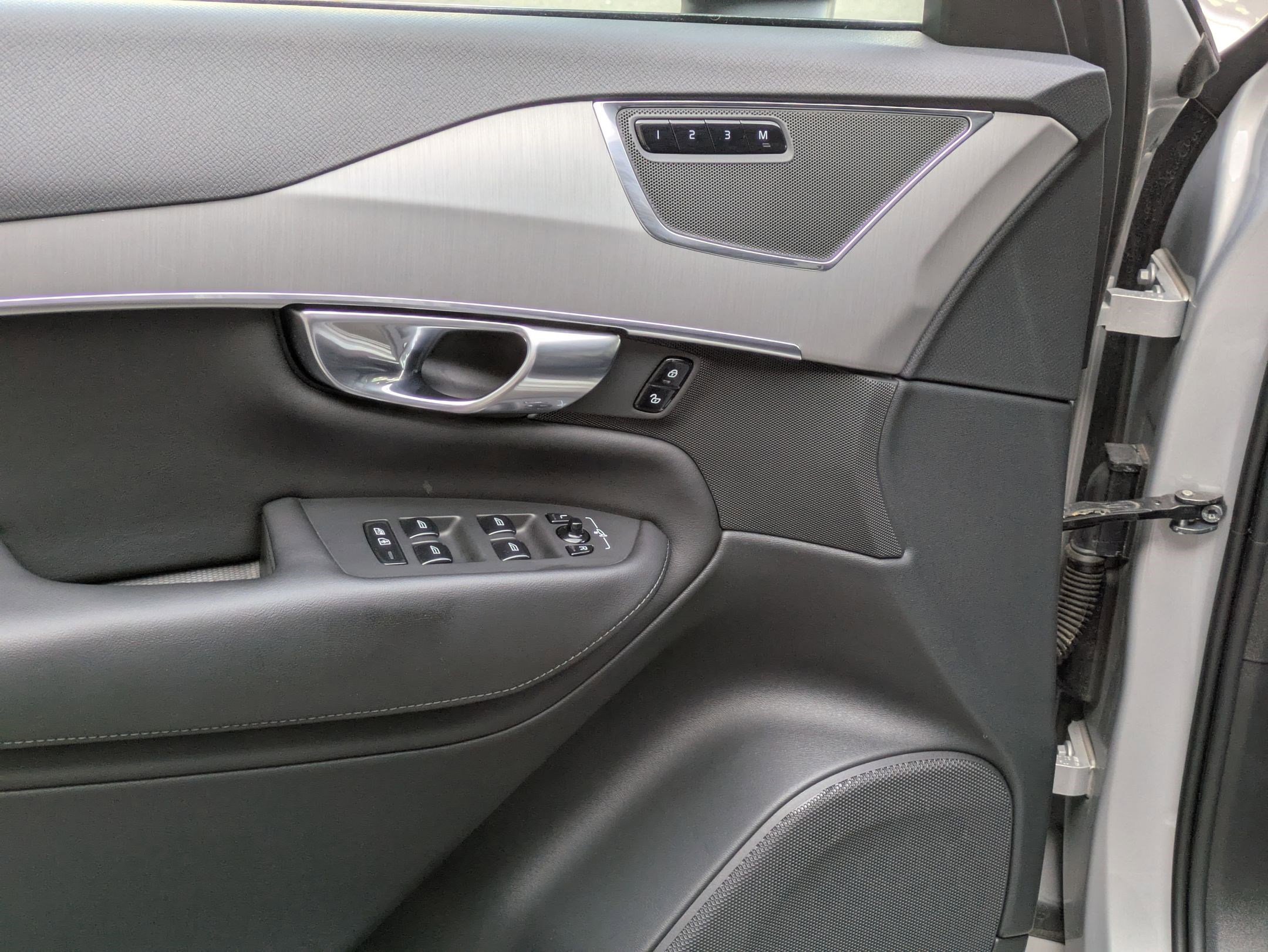 2025 Volvo XC90 Core photo 11