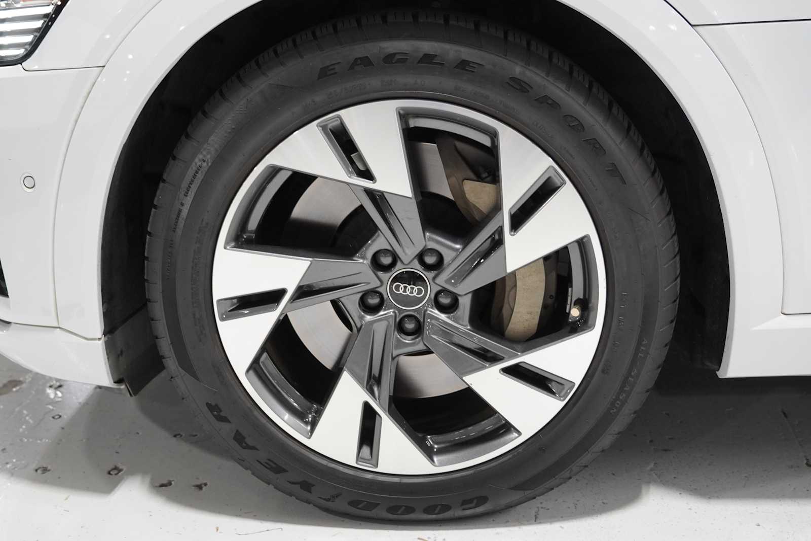 2021 Audi e-tron Premium photo 8