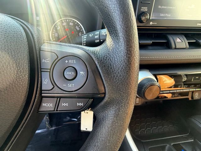 2022 Toyota RAV4 LE photo 23