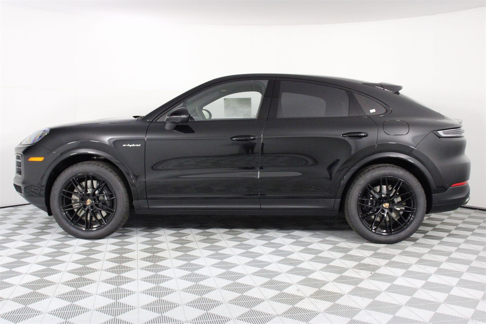 2026 Porsche Cayenne E-Hybrid Coupe photo 2