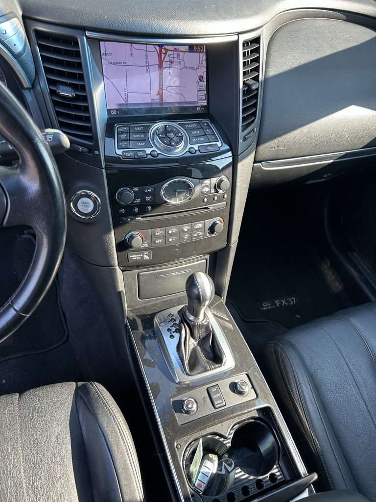 2013 Infiniti FX37 Base photo 19
