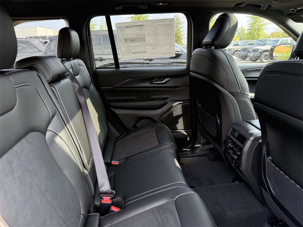 2025 Jeep Grand Cherokee Altitude X photo 14