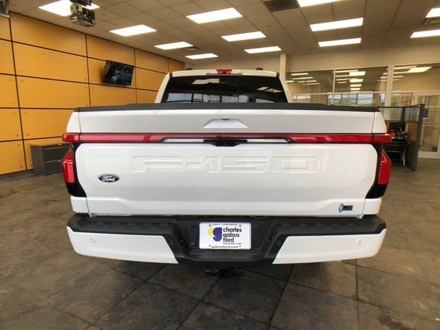 2025 Ford F-150 Lightning Lariat photo 7