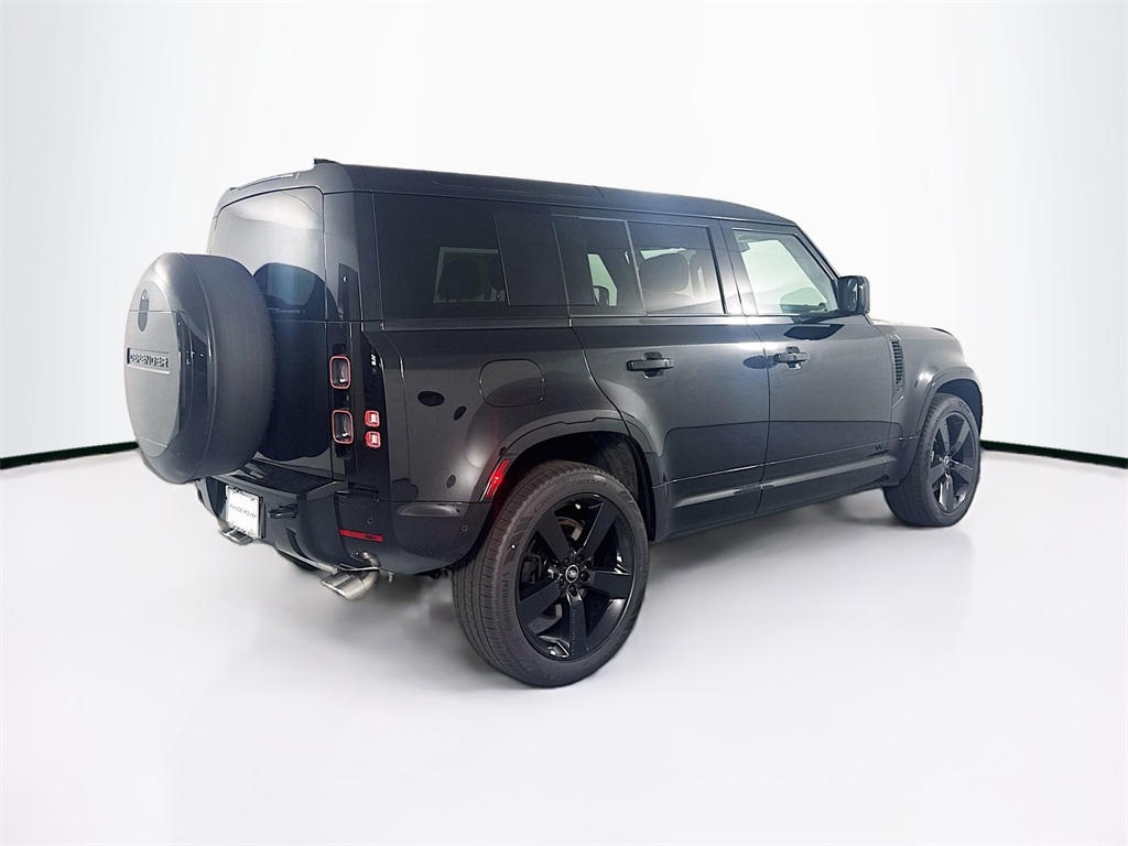 2025 Land Rover Defender 110 V8 photo 3