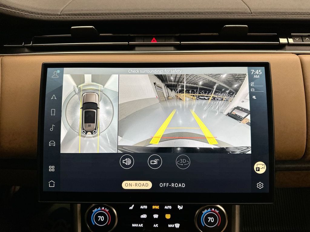 2023 Land Rover Range Rover SE photo 16