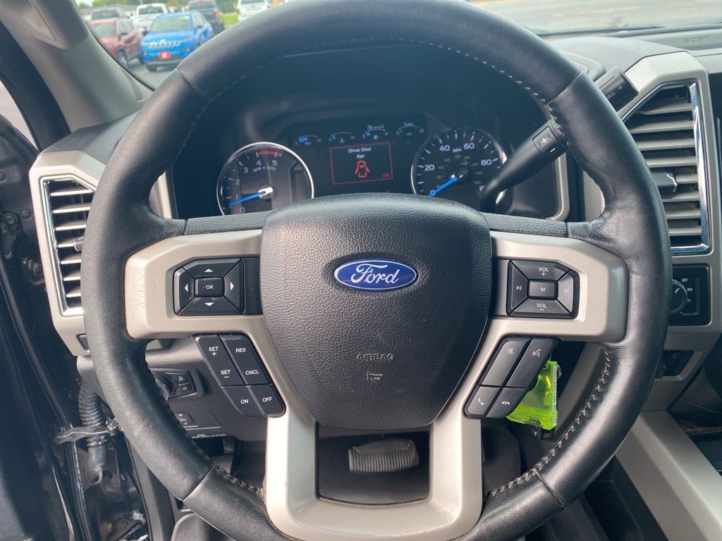 2017 Ford F-250 Lariat photo 17