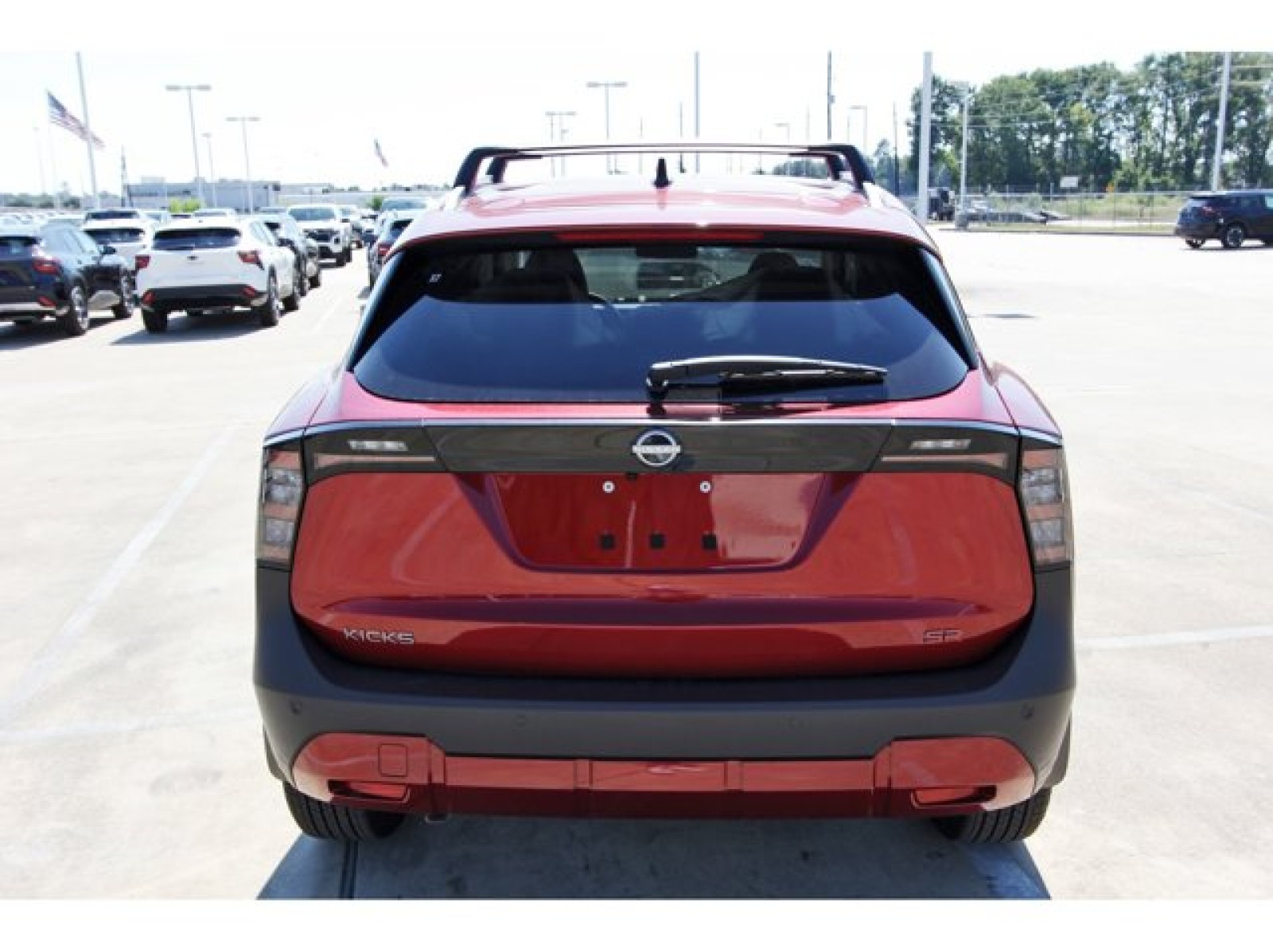 2026 Nissan Kicks SR photo 3