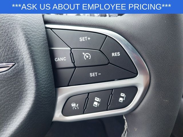 2025 Chrysler Pacifica photo 2