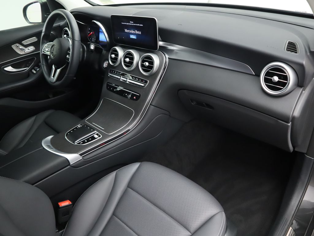 2022 Mercedes Benz GLC 300 photo 16