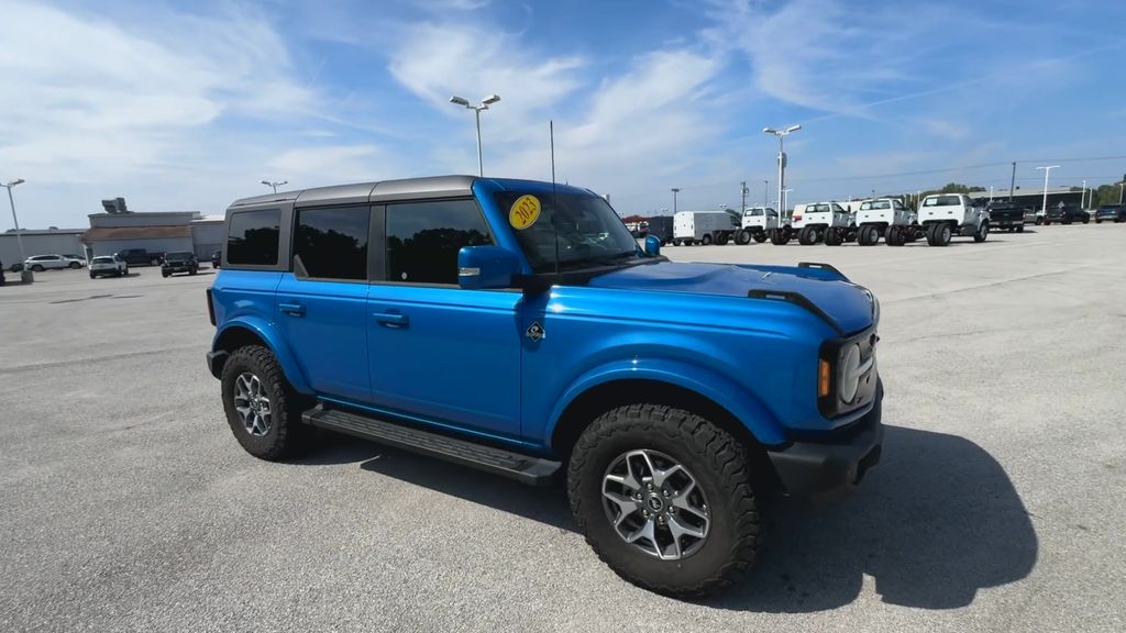 2023 Ford Bronco Outer Banks photo 2