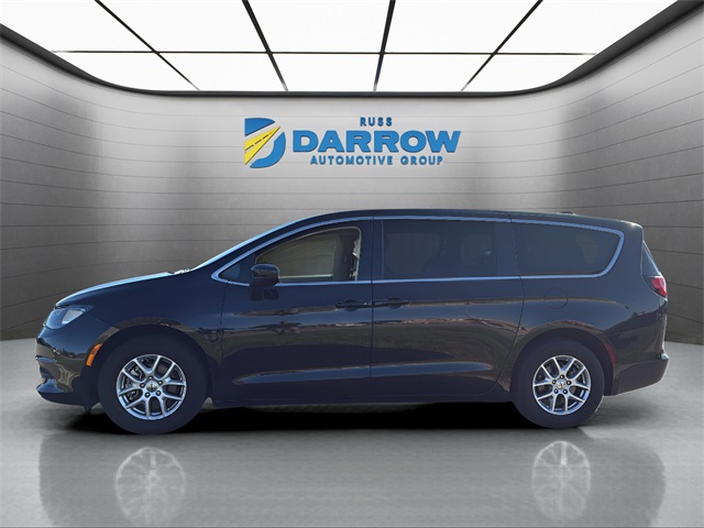 2022 Chrysler Voyager LX photo 2
