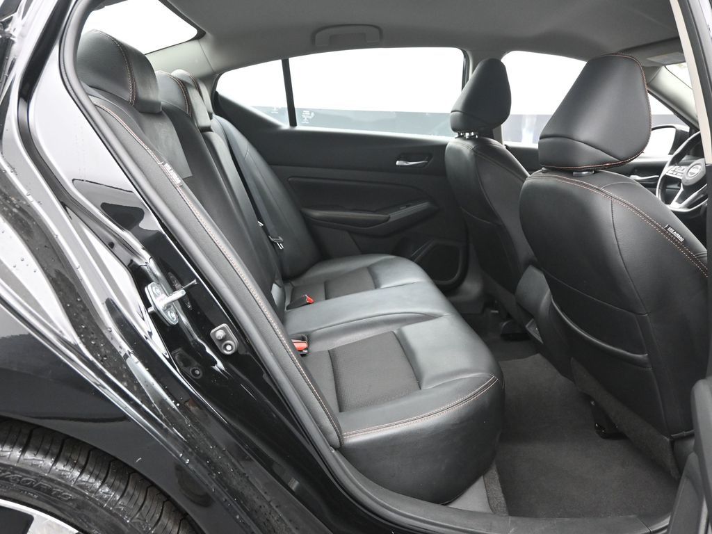 2022 Nissan Altima 2.5 SR photo 7