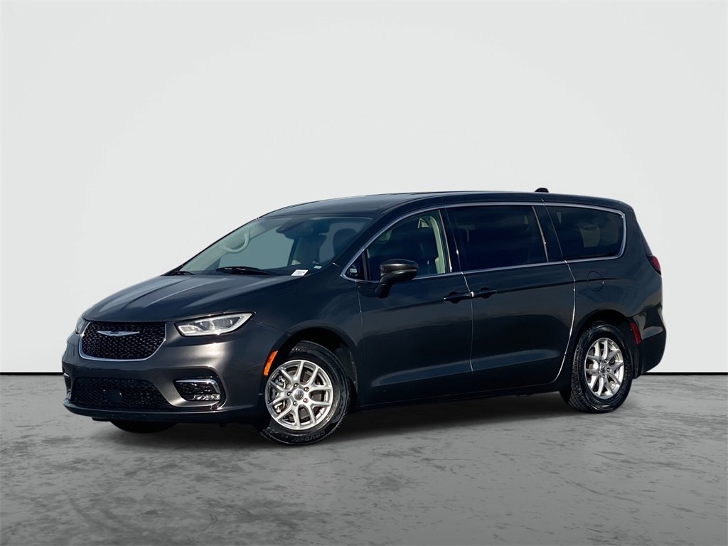 2023 Chrysler Pacifica Touring L's photo