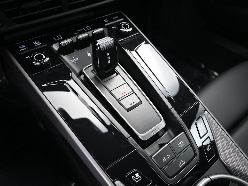 2025 Porsche 911 photo 19