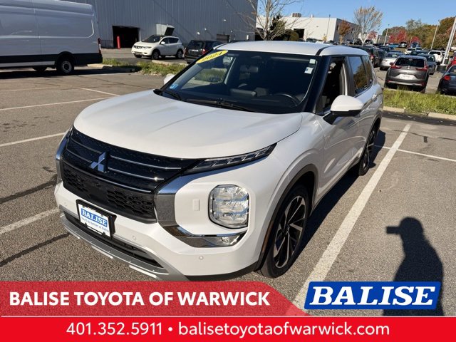 2024 Mitsubishi Outlander SE's photo