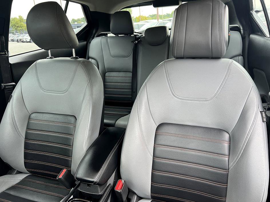 2024 Nissan Kicks SR photo 13