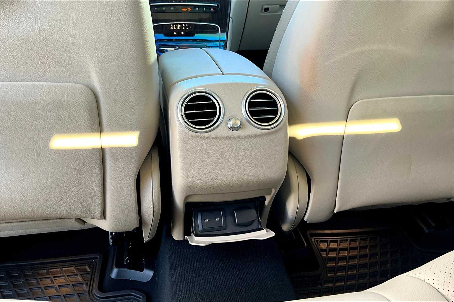2022 Mercedes Benz GLC 300 photo 32