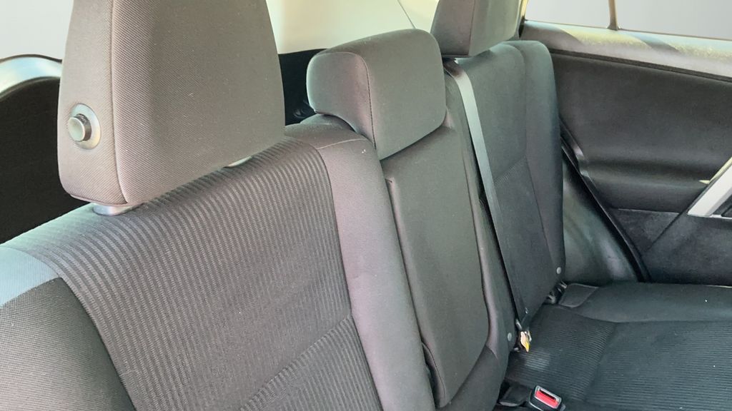 2018 Toyota RAV4 LE photo 17