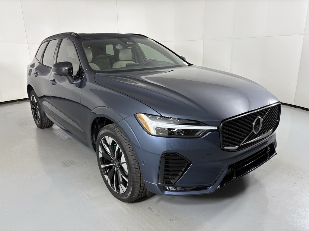 2026 Volvo XC60 B5 Plus photo 2