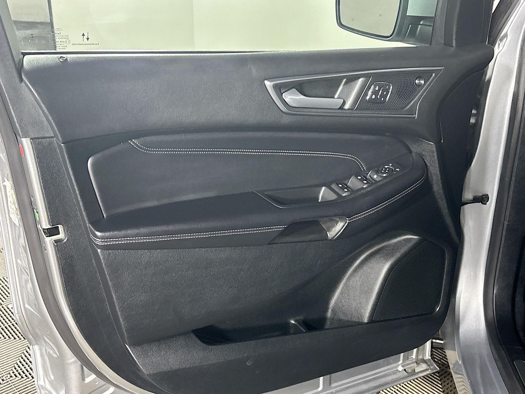 2022 Ford Edge Titanium photo 10