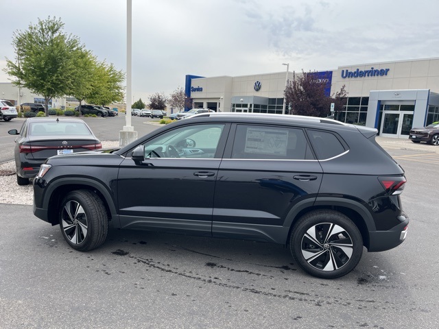 2025 Volkswagen Taos SE's photo