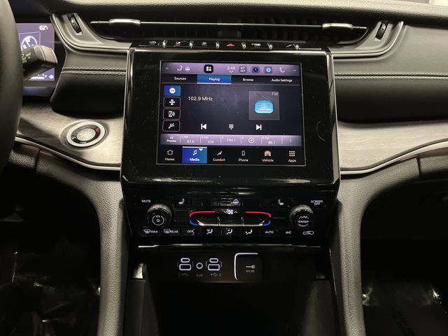 2021 Jeep Grand Cherokee L photo 6