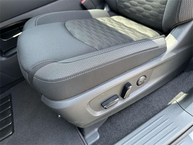 2025 Nissan Pathfinder SV photo 15