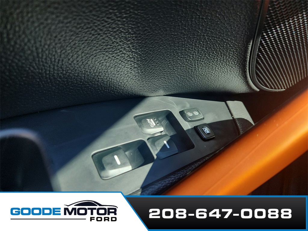 2016 Hyundai Veloster Turbo photo 17