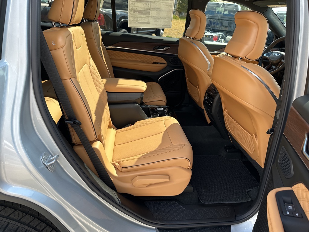 2025 Jeep Grand Cherokee L Summit photo 37