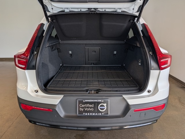 2023 Volvo XC40 Plus photo 5
